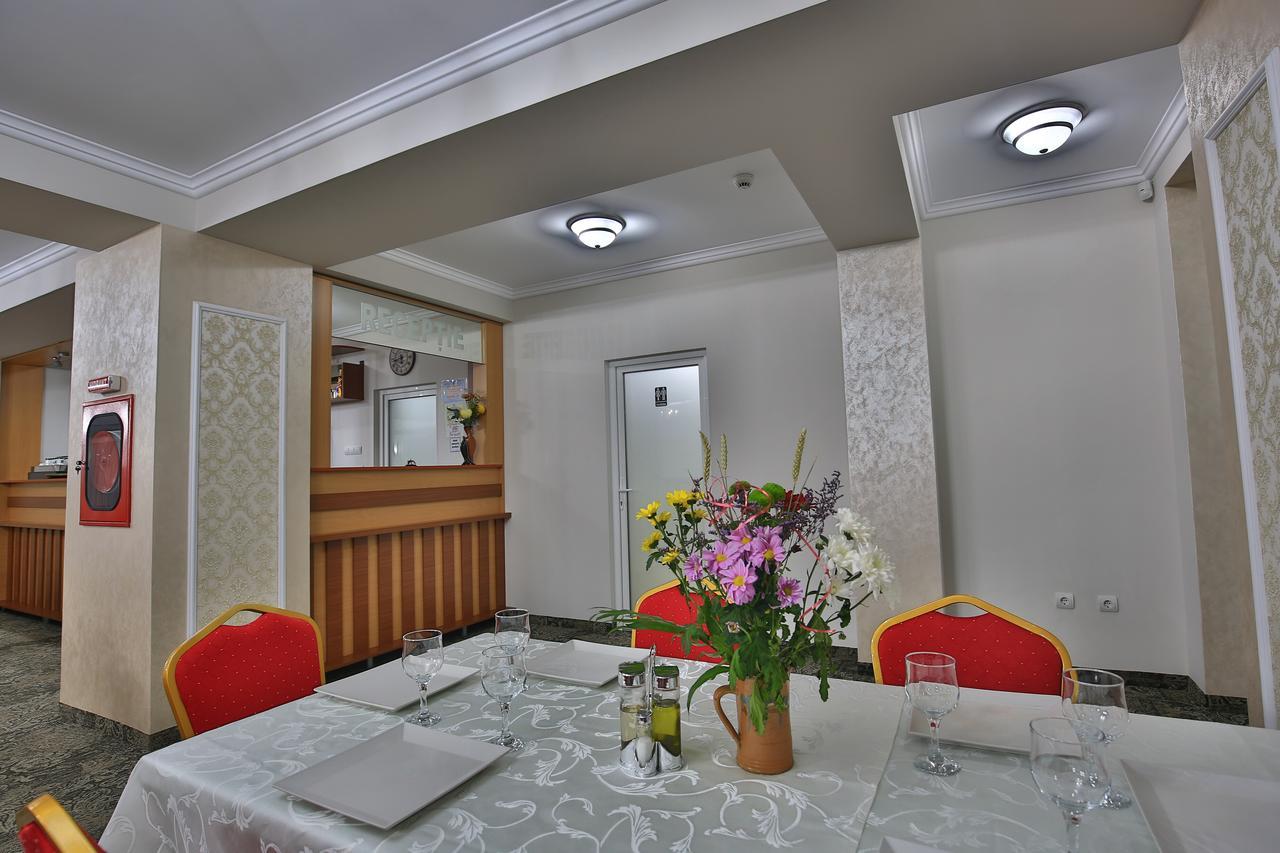 Hotel Raxand Residence Mioveni Экстерьер фото